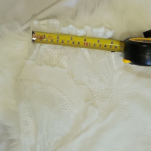 Women's White Lace Top - Picture 16 of 16